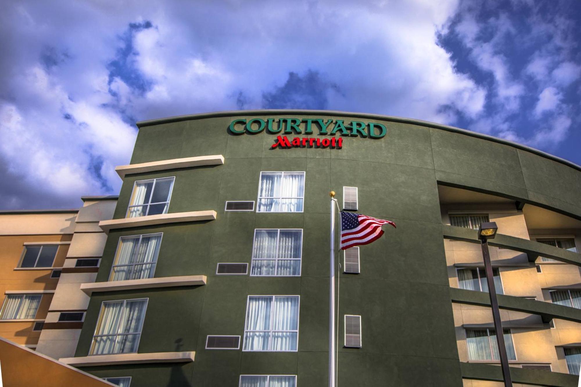 Hotel Courtyard By Marriott Charleston Downtown/Civic Center Exterior foto